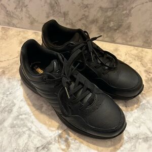 Women’s Tredsafe Black Oil/Slip Resistant Tennis Shoes Size 6w